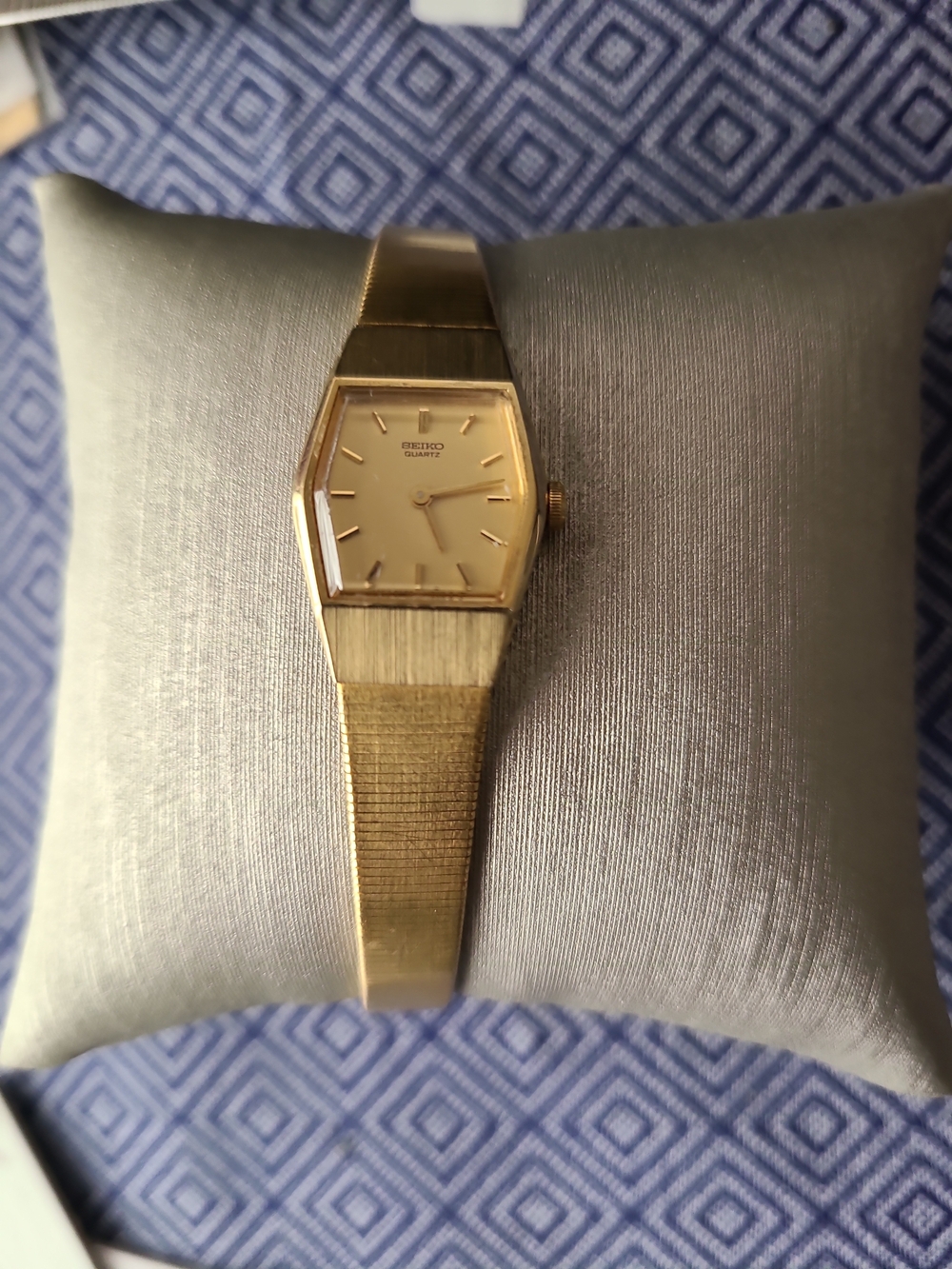 Seiko Quartz watch (model 2C20-5790)